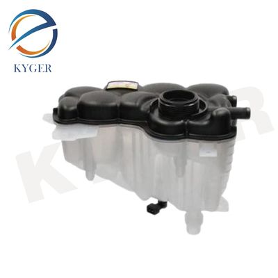 خرید KYGER قطعات اتومبیل T2H19682 موتور اتومبیل خنک کننده بازیابی مخزن گسترش بطری رادیاتور برای جگوار XE X760 XF X260 T2H4044 تولید آنلاین